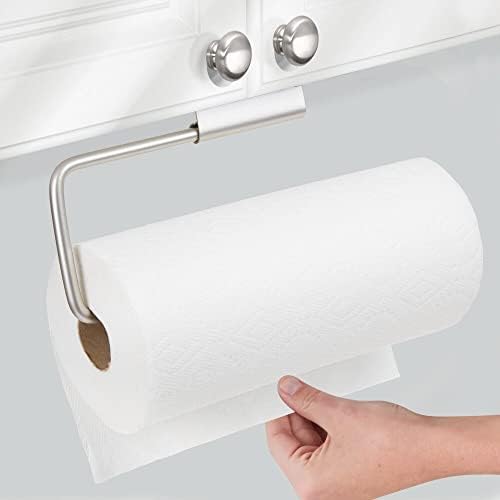 mDesign Универсален Метален Стенен държач и диспенсер за хартиени кърпи за ръце, прикрепени към стени или под шкафове за кухня, килер, сервизно помещение, перално и гараж - Побира големи роли - Сатен